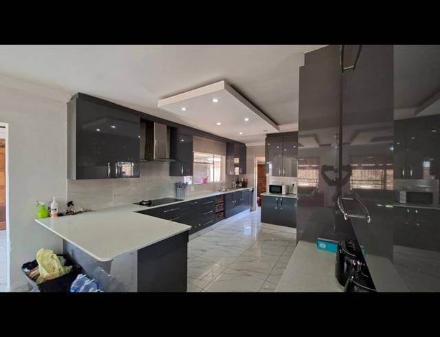 4 BEDROOM HOUSE FOR SALE IN BOOYSENS